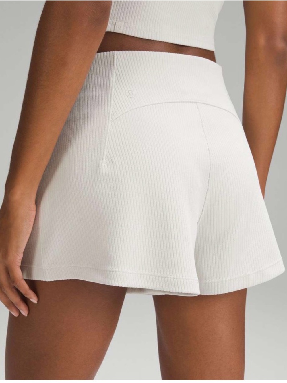 Lululemon Ribbed Softstreme High-Rise
Short 2"
Bone SIZE 2 - Picture 5 of 11